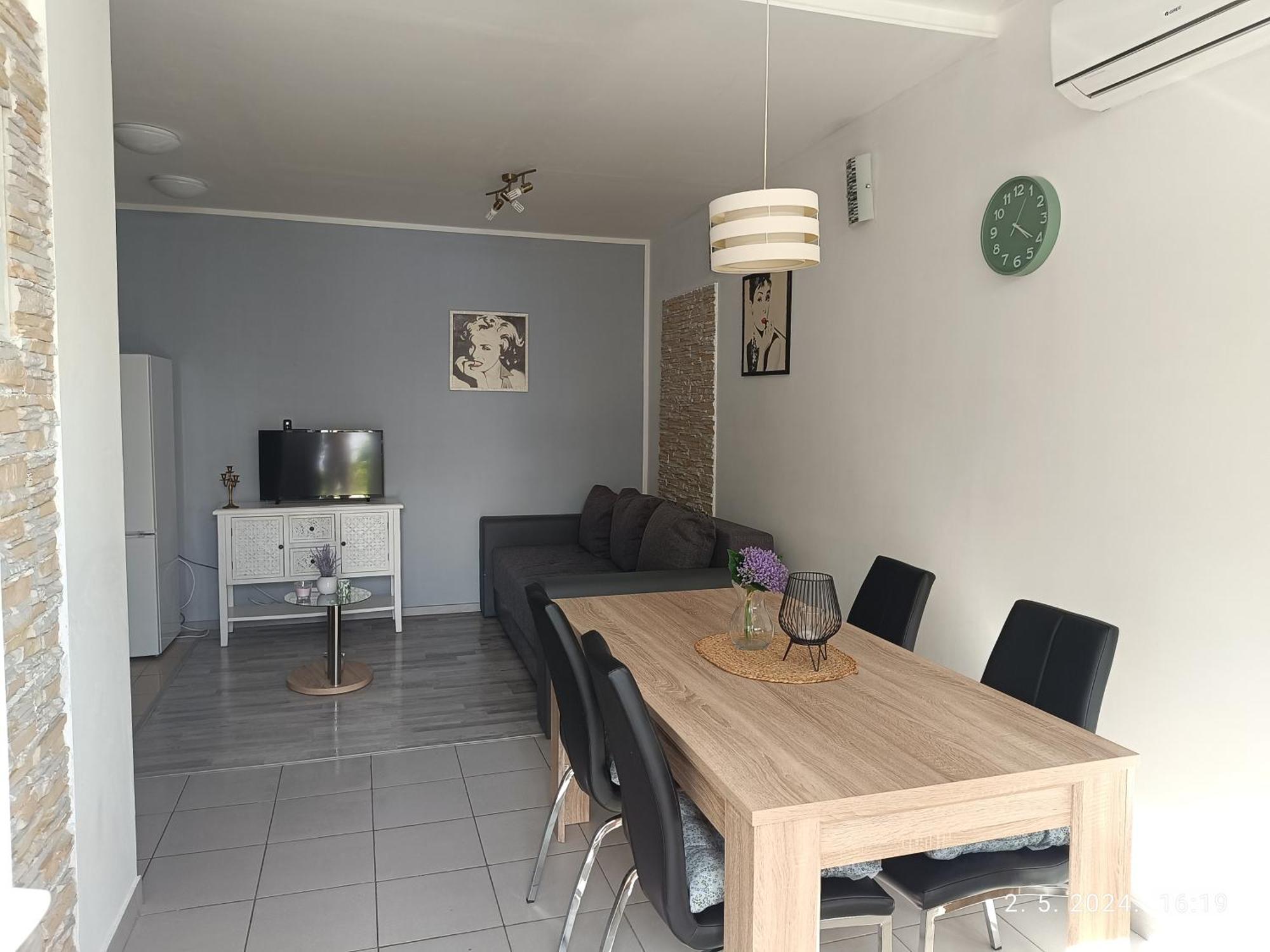 Leonica Lägenhet Omiš Exteriör bild