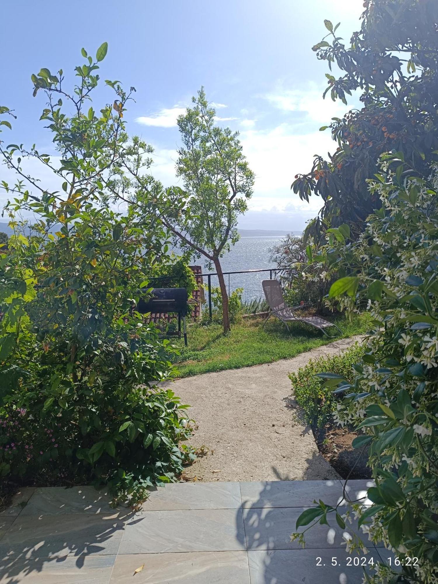 Leonica Lägenhet Omiš Exteriör bild