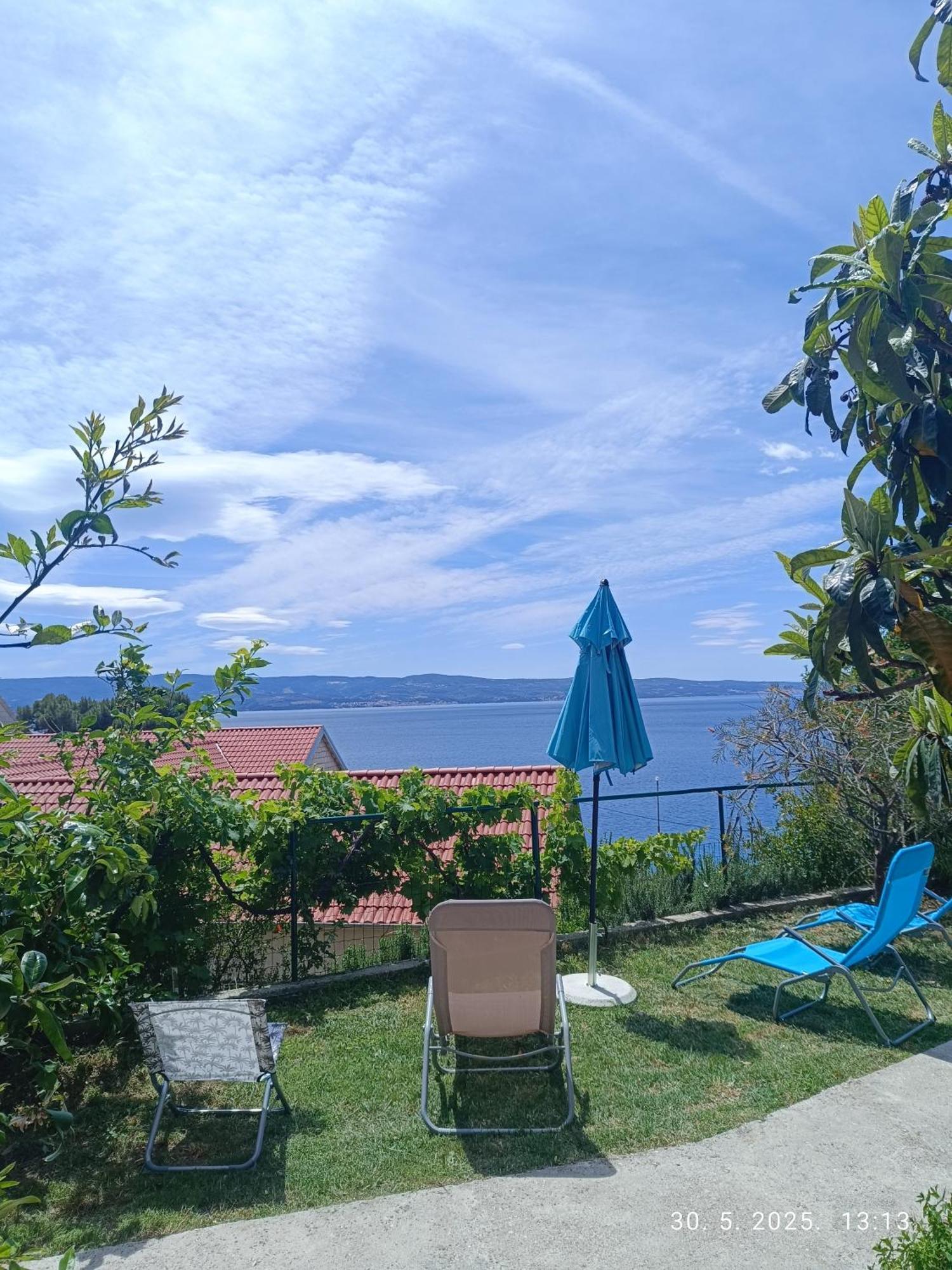 Leonica Lägenhet Omiš Exteriör bild