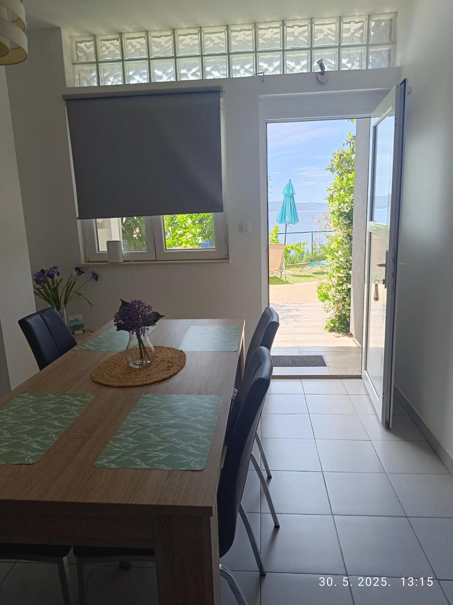 Leonica Lägenhet Omiš Exteriör bild