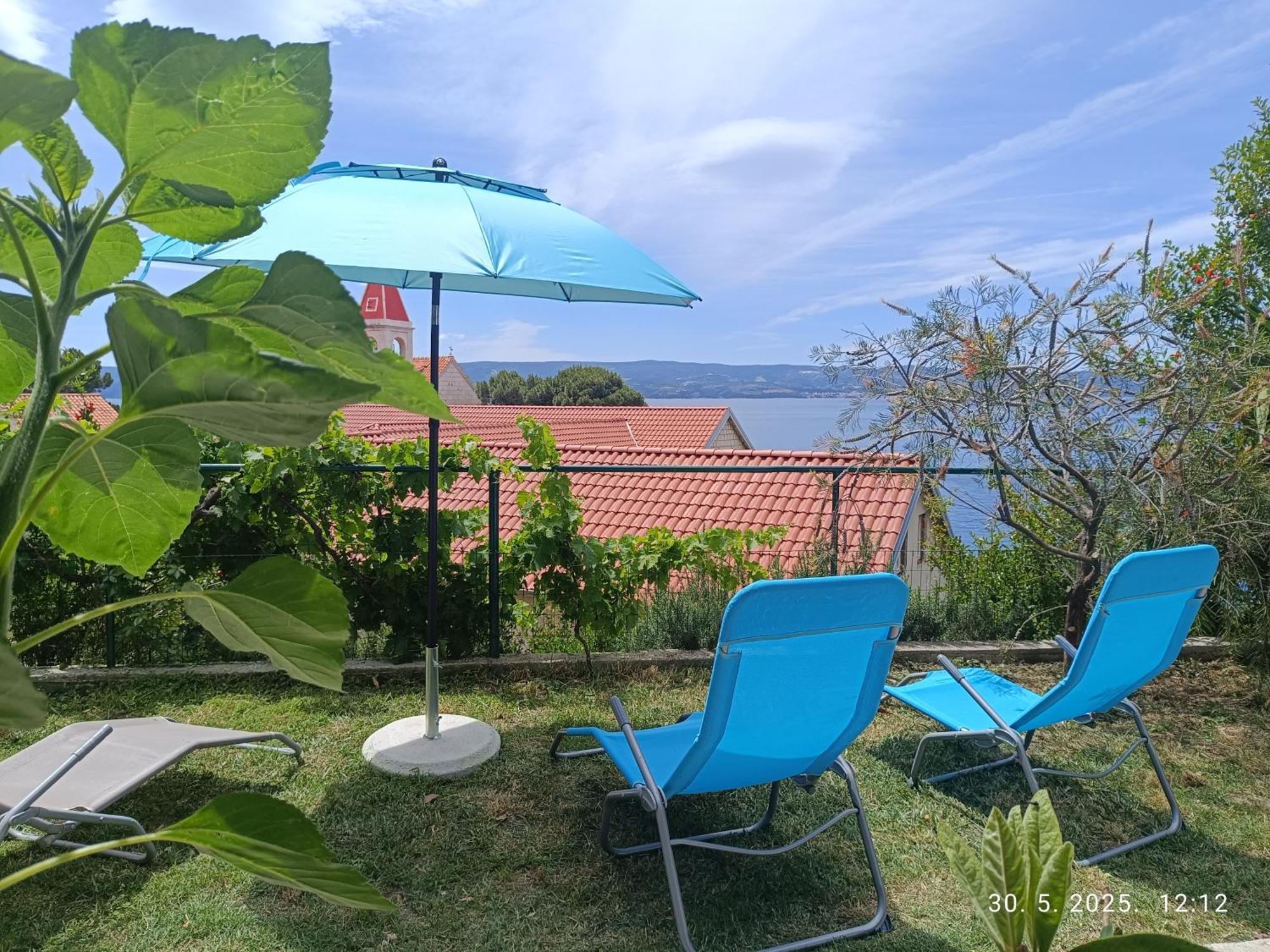 Leonica Lägenhet Omiš Exteriör bild